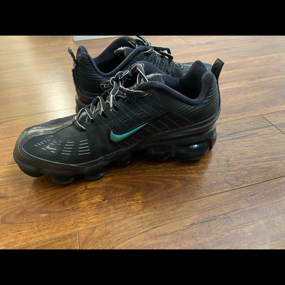 Nike shoes - Picture 3 of 3